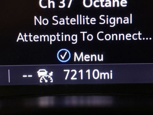 Used 2023 Chevrolet Equinox Premier AWD/4WD image 14