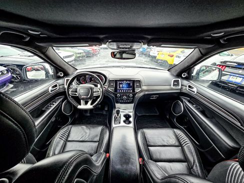 Used 2020 Jeep Grand Cherokee SRT image 34