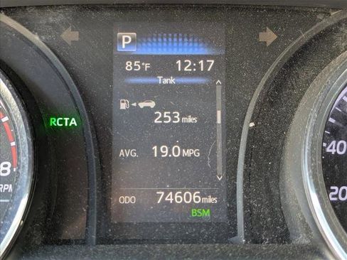 Certified 2020 Toyota Camry SE image 9