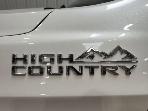 Used 2023 Chevrolet Suburban High Country AWD/4WD image 8