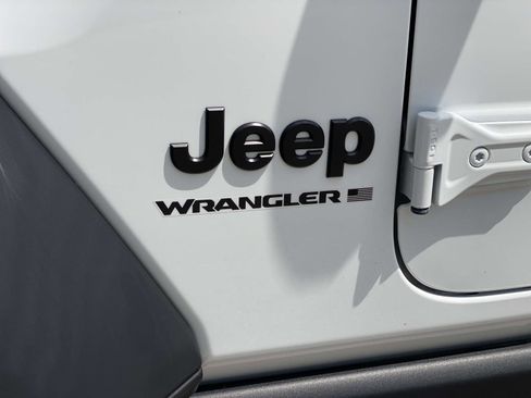 Used 2025 Jeep Wrangler Unlimited Sport AWD/4WD image 13