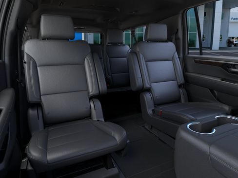 New 2026 Chevrolet Suburban Z71 w/ Comfort Package AWD/4WD image 17