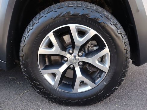 Used 2016 Jeep Cherokee Trailhawk w/ Cold Weather Group image 43