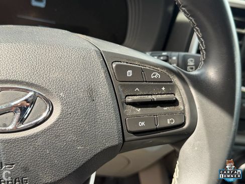 Used 2025 Hyundai Venue SEL FWD image 12