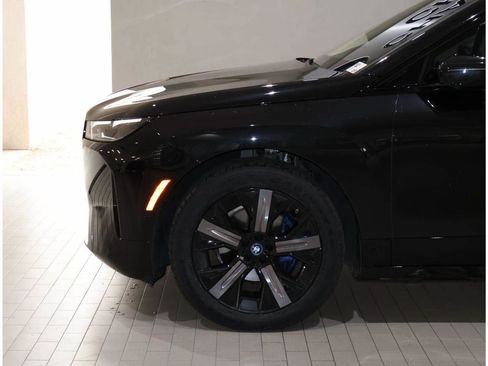 Used 2024 BMW iX xDrive50 w/ Premium Package AWD/4WD image 4