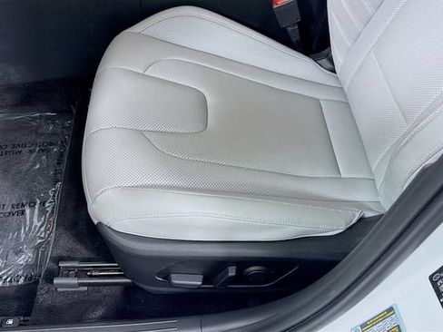 Used 2025 Hyundai Elantra Limited FWD image 20