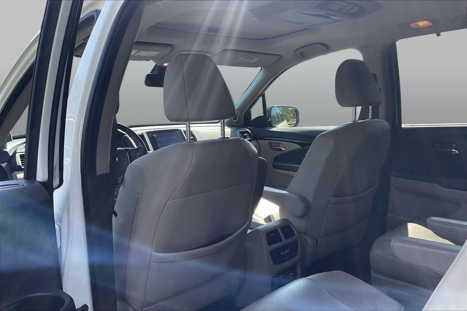 Used 2016 Honda Pilot Elite image 22