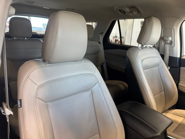 Used 2020 Ford Explorer Limited w/ Class III Trailer Tow Package AWD/4WD image 40