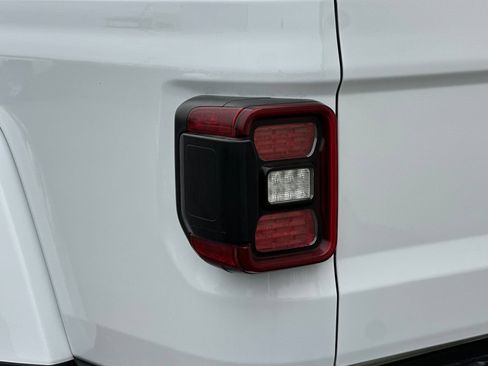 Used 2021 Jeep Gladiator Rubicon AWD/4WD image 37