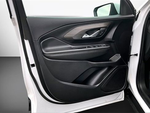 Used 2024 GMC Terrain SLE image 16