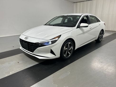 Used 2023 Hyundai Elantra SEL w/ Convenience Package image 5