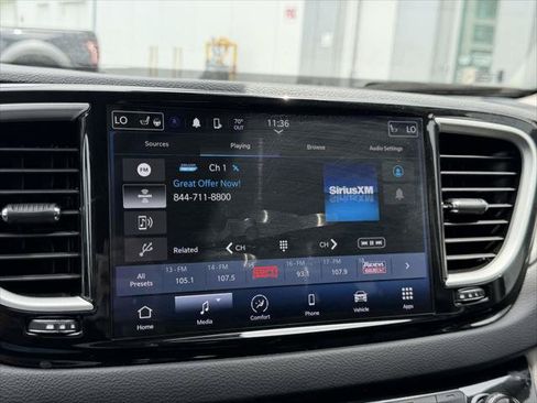 Used 2023 Chrysler Pacifica Touring-L FWD image 29