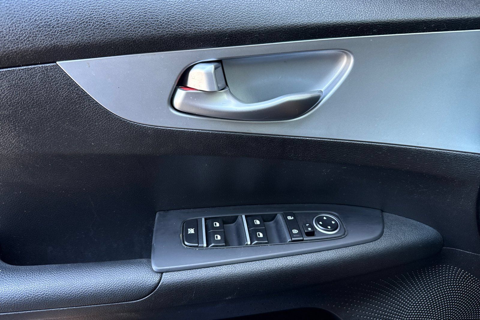 Used 2023 Kia Forte LXS FWD image 10