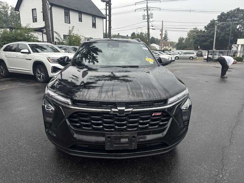 Used 2025 Chevrolet Trax RS w/ Driver Confidence Package FWD image 2