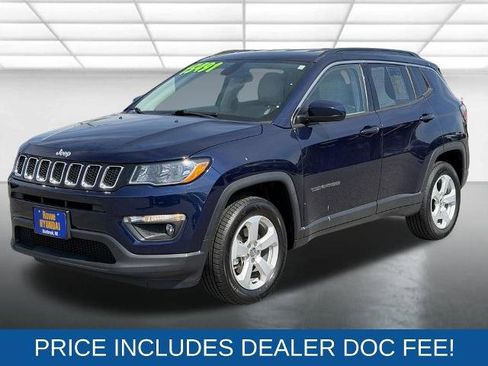 Used 2018 Jeep Compass Latitude w/ Cold Weather Group AWD/4WD image 3