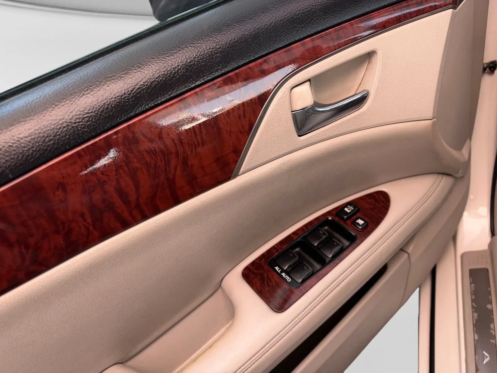Used 2011 Toyota Avalon FWD image 10