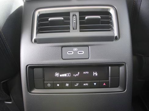 New 2025 MAZDA CX-70 3.3 Turbo w/ Preferred Package image 14