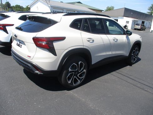New 2026 Chevrolet Trax RS w/ Sunroof Package image 12