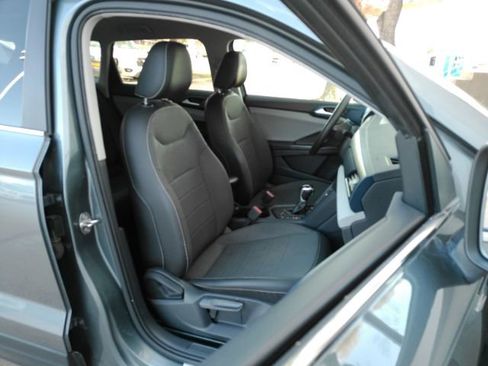 Used 2022 Volkswagen Taos SE image 22