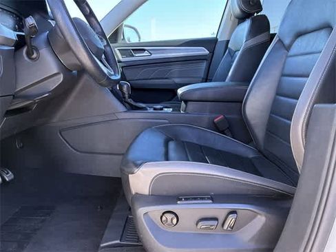 Used 2022 Volkswagen Atlas SEL Premium image 18