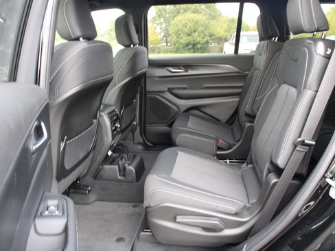 New 2025 Jeep Grand Cherokee L Laredo w/ Luxury Tech Group I image 21