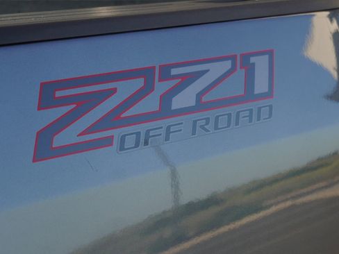Used 2022 Chevrolet Colorado Z71 w/ Safety Package AWD/4WD image 5