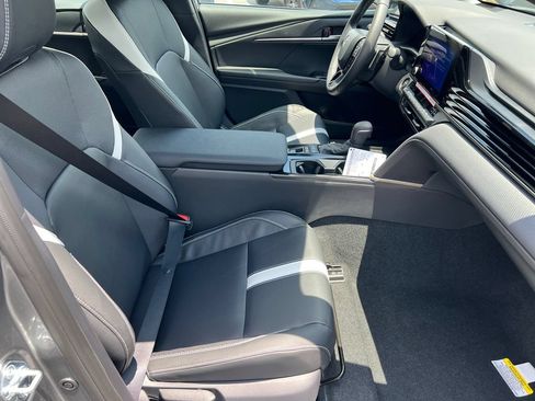 New 2026 Toyota Camry Hybrid FWD image 14