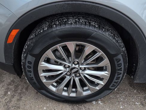 Used 2024 Cadillac XT4 Premium Luxury image 7