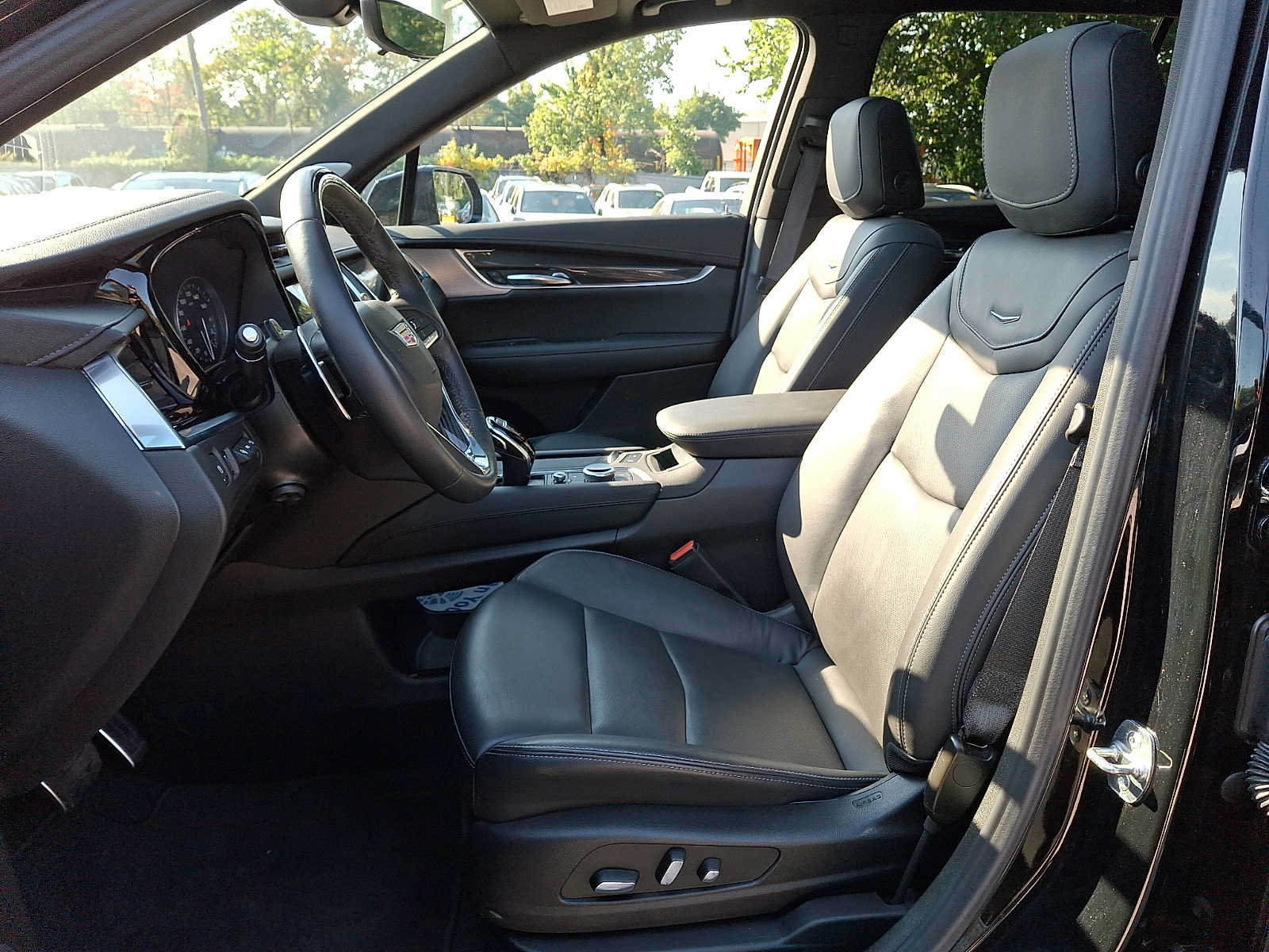 Used 2024 Cadillac XT6 Sport w/ Technology Package AWD/4WD image 11