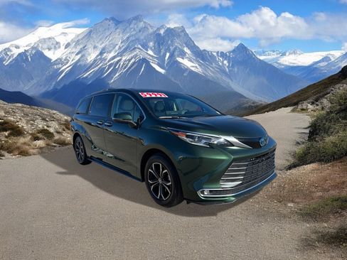Used 2025 Toyota Sienna Platinum image 7