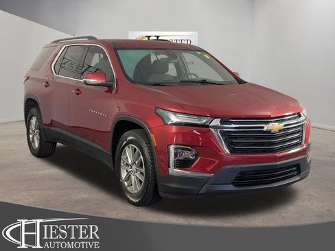 Certified 2023 Chevrolet Traverse LT FWD image 1