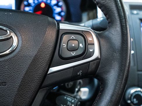 Used 2017 Toyota Camry SE w/ Moonroof Package image 18