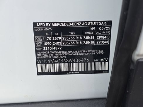 Used 2025 Mercedes-Benz GLB 250 image 34