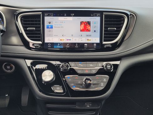 New 2026 Chrysler Pacifica Select image 15