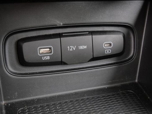 Used 2025 Hyundai Venue SEL FWD image 30