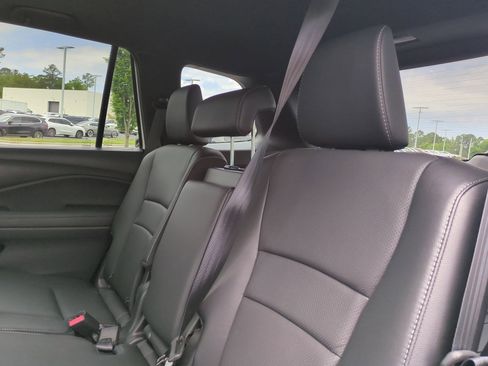 Used 2025 Honda Passport EX-L image 32