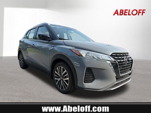 Used 2021 Nissan Kicks SV FWD image 1