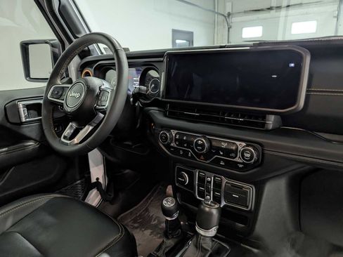 Used 2024 Jeep Wrangler Sahara w/ Technology Group AWD/4WD image 42