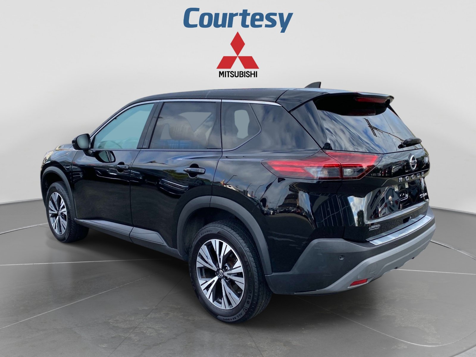 Used 2021 Nissan Rogue SV AWD/4WD image 3