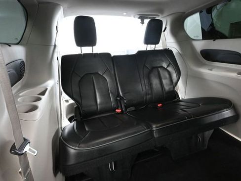 Used 2018 Chrysler Pacifica Limited w/ Advanced Safetytec Group FWD image 42