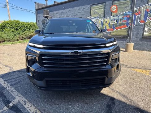 Used 2026 Chevrolet Traverse LT w/ LPO, Floor Liner Package AWD/4WD image 2