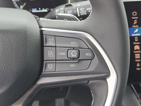 New 2026 Jeep Grand Cherokee Altitude image 17