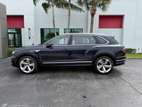 Used 2023 Bentley Bentayga Extended Wheelbase image 11