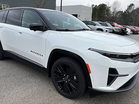 Used 2024 Jeep Wagoneer Launch Edition image 5