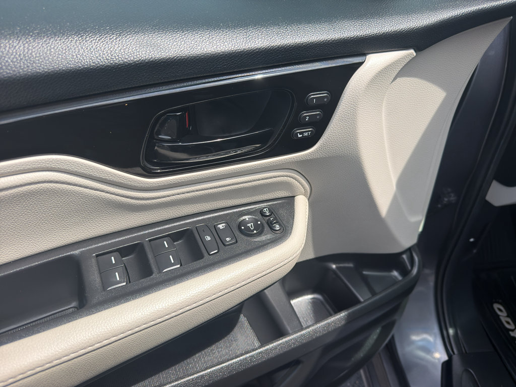 Used 2025 Honda Odyssey Elite image 20