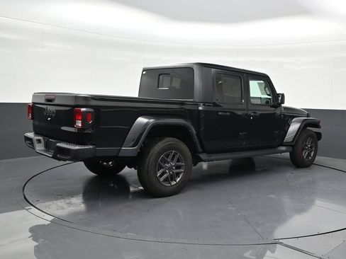 Used 2025 Jeep Gladiator Sport AWD/4WD image 5