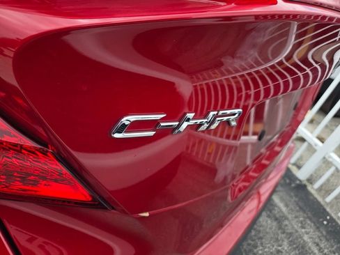 Used 2021 Toyota C-HR XLE FWD image 6