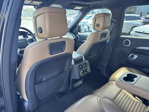 Used 2024 Land Rover Discovery Dynamic SE AWD/4WD image 13