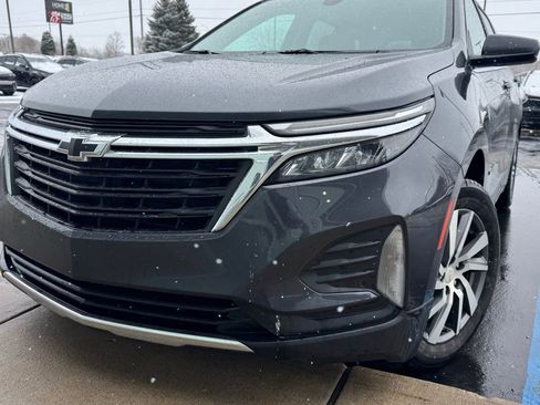 Used 2023 Chevrolet Equinox LT image 2