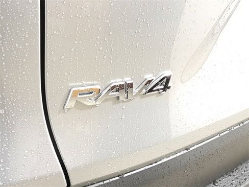 Used 2025 Toyota RAV4 XLE image 9